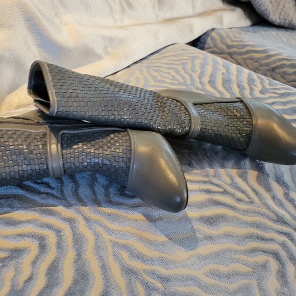 Grey stiletto boot - Picture 3 of 3